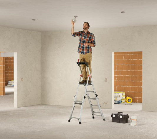 Hailo Adjustable Ladder W/ Safety Bar & XL Platform